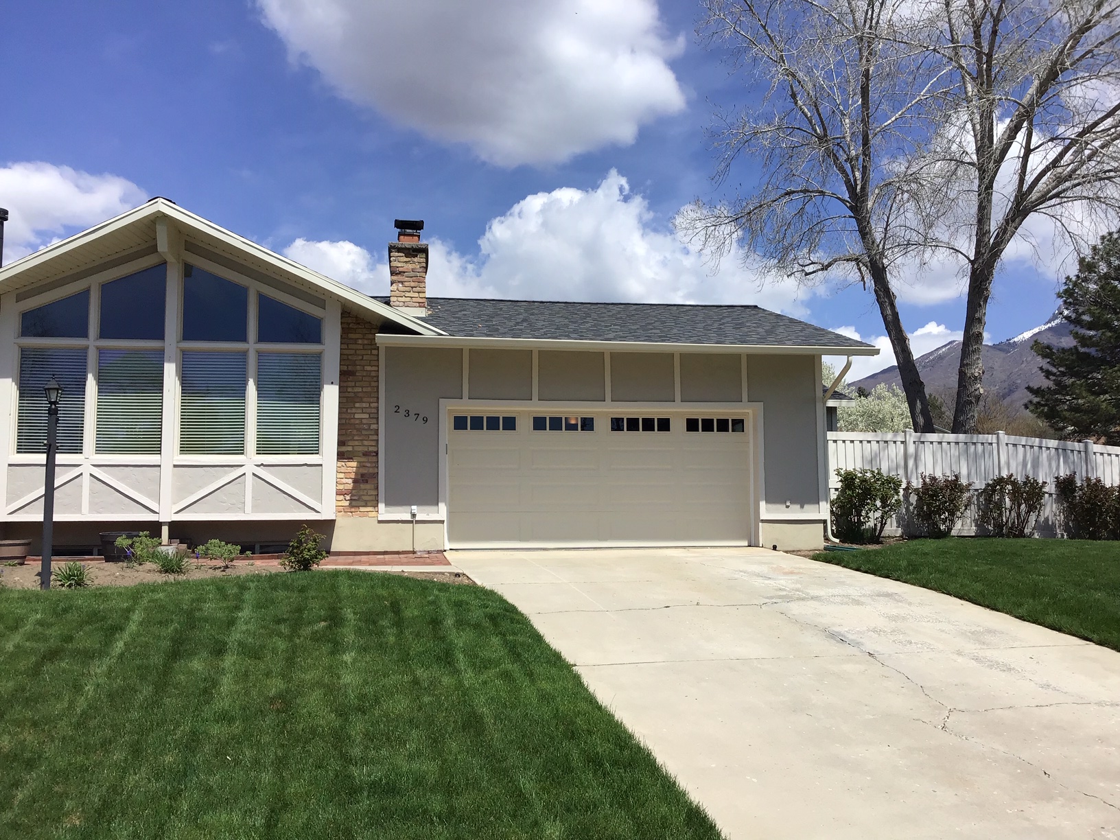 Universal Garage Door Repair Image